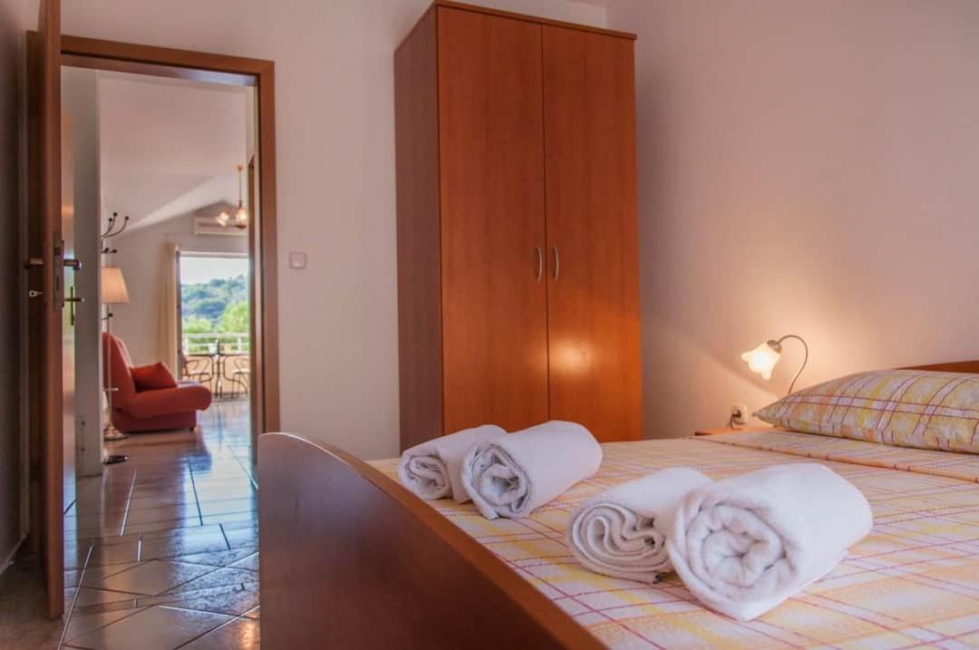 Apartmenthaus Kosirina-Tisno Exterior foto